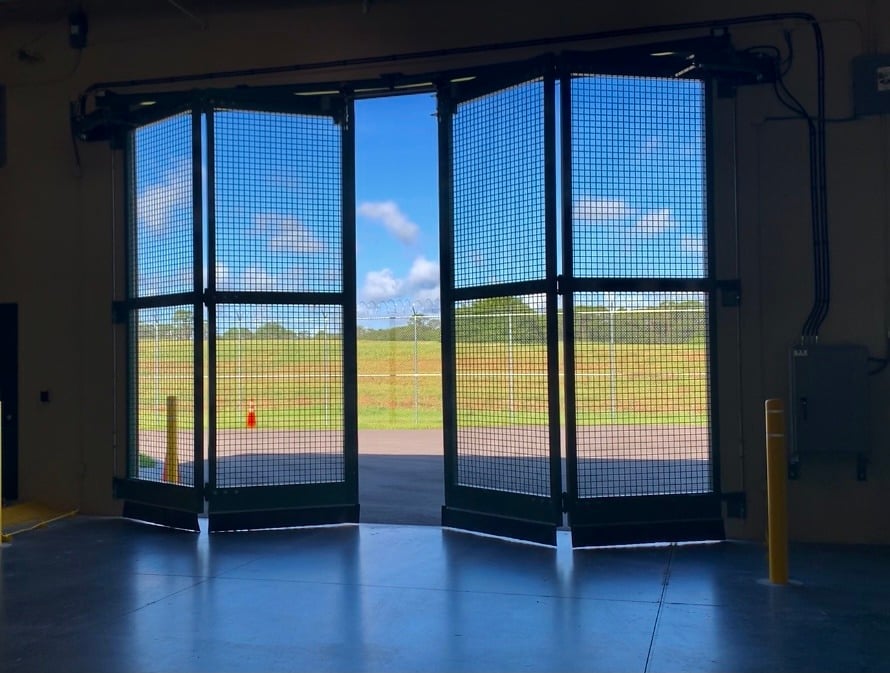 heavy-duty-bi-fold-entrance-and-exit-doors (1)