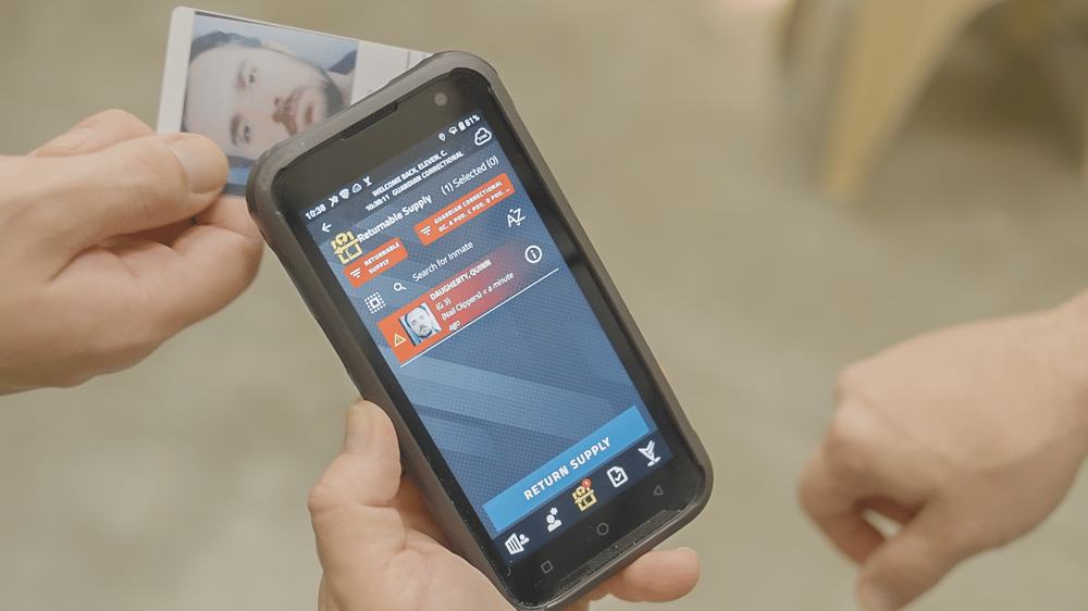 Mobile Command XR Scanning Inmate ID Card