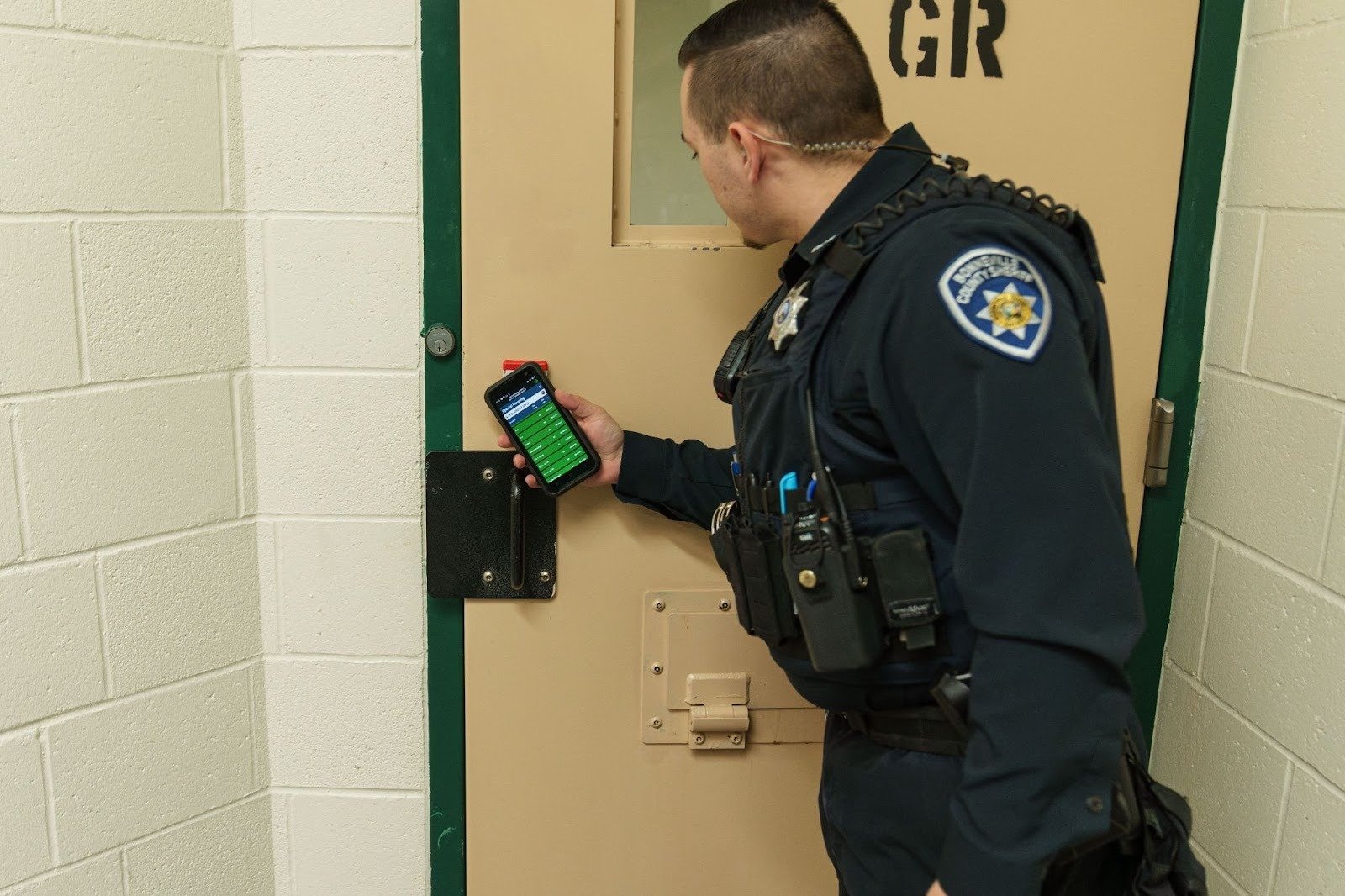 How Does Command Cloud Verify Officer Proof of Presence?